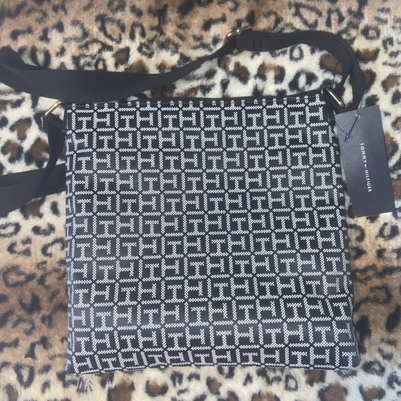 Tommy Hilfiger Crossbody Purse - Picture 2 of 6